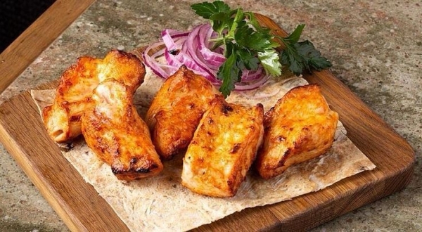 Шашлык куриный с грузинским салатом